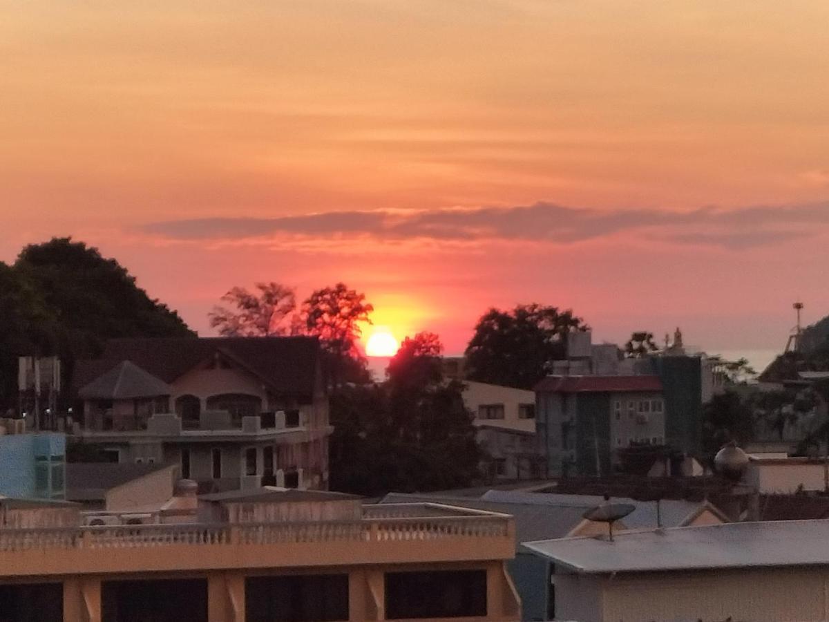 กะตะบีชสตูดิโอ Hotel หาดกะตะ ภายนอก รูปภาพ