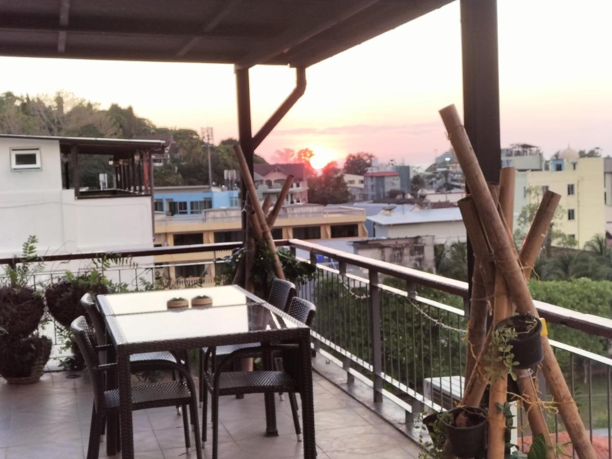 กะตะบีชสตูดิโอ Hotel หาดกะตะ ภายนอก รูปภาพ