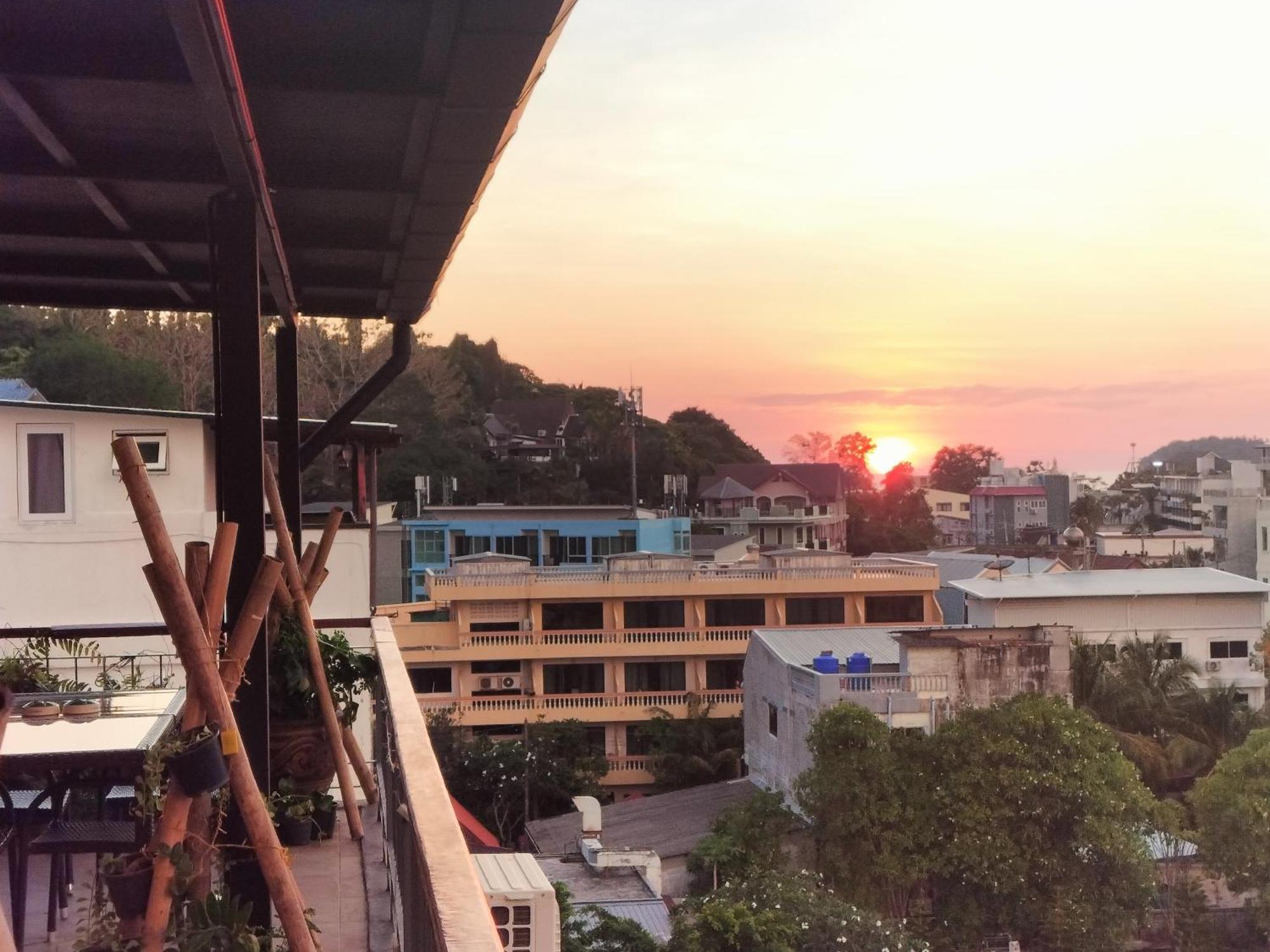 กะตะบีชสตูดิโอ Hotel หาดกะตะ ภายนอก รูปภาพ