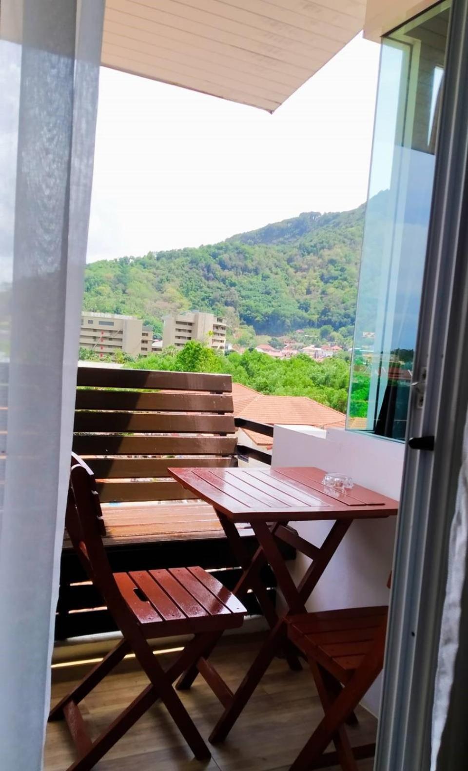 กะตะบีชสตูดิโอ Hotel หาดกะตะ ภายนอก รูปภาพ