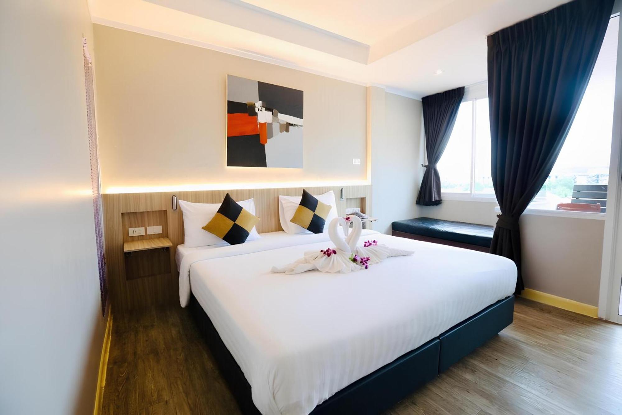 กะตะบีชสตูดิโอ Hotel หาดกะตะ ภายนอก รูปภาพ