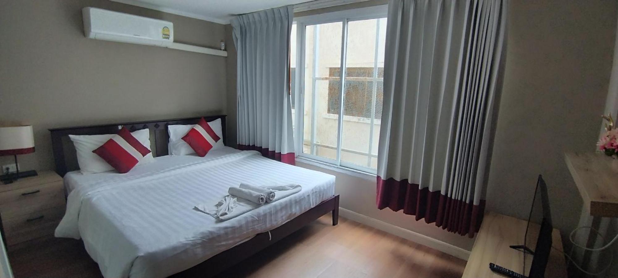 กะตะบีชสตูดิโอ Hotel หาดกะตะ ภายนอก รูปภาพ