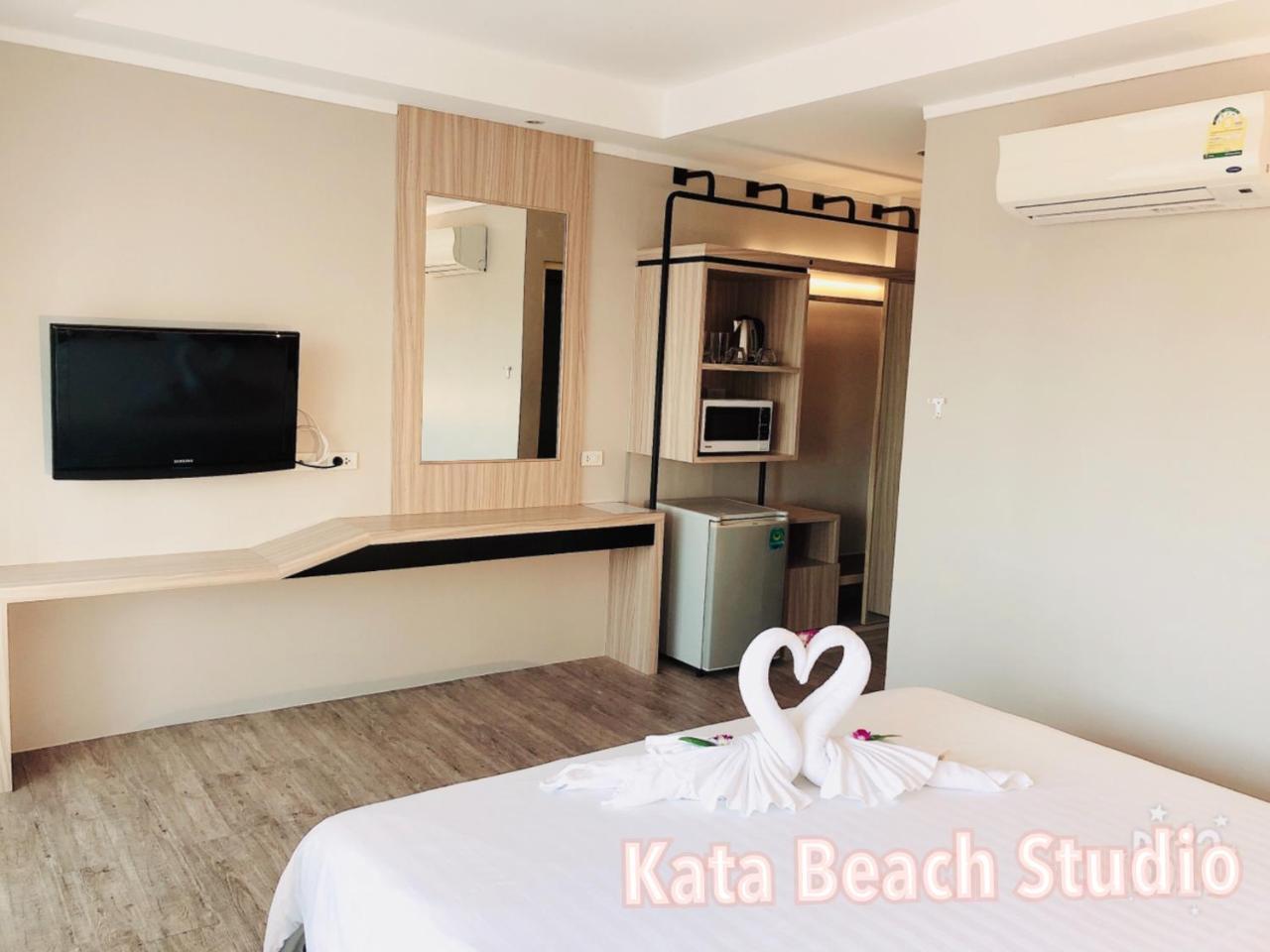 กะตะบีชสตูดิโอ Hotel หาดกะตะ ภายนอก รูปภาพ